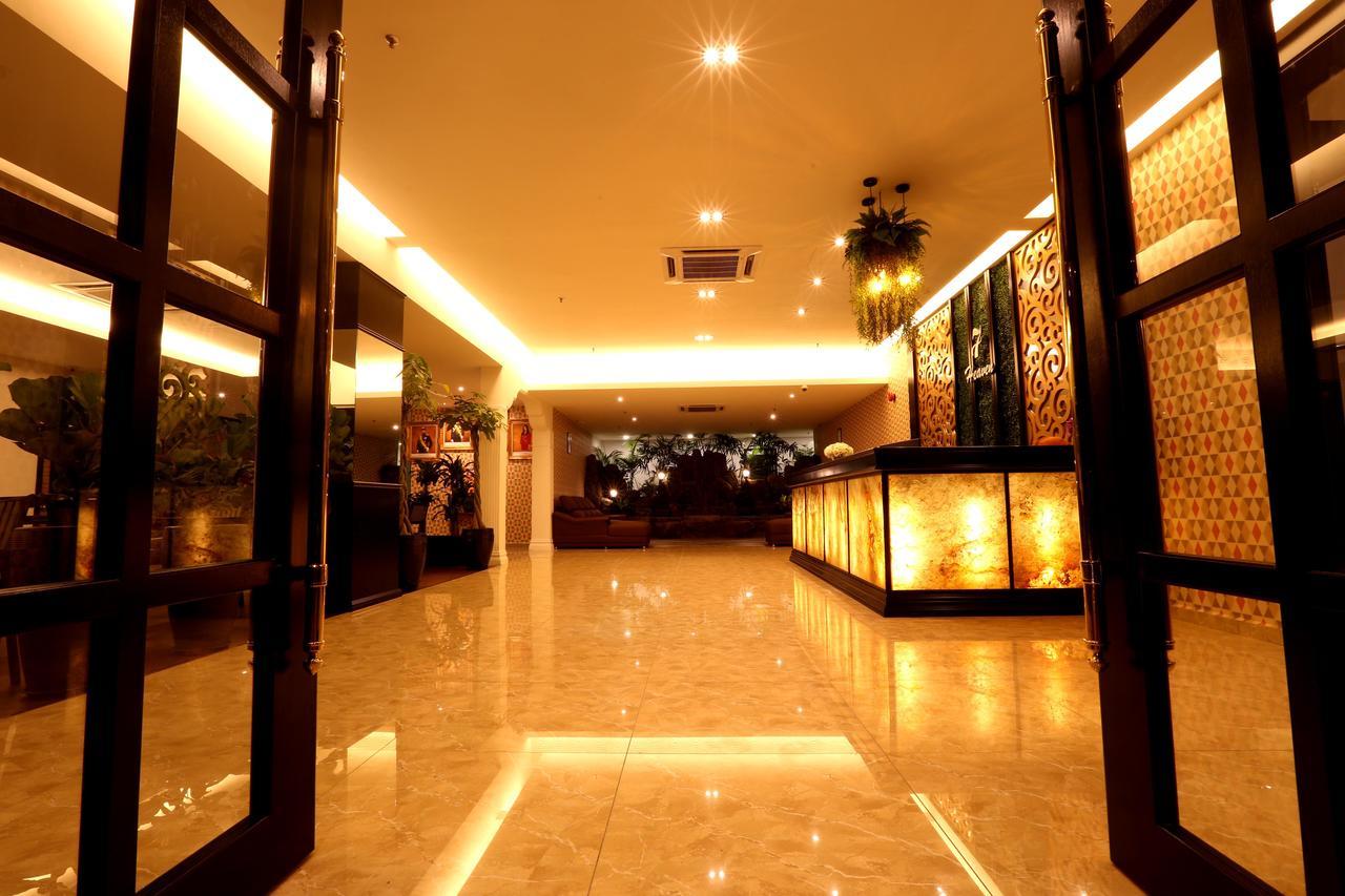 7 Heaven Boutique Hotel Pasir Gudang Exterior photo